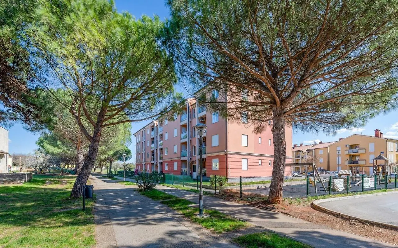 Laura House With Apartment Umag