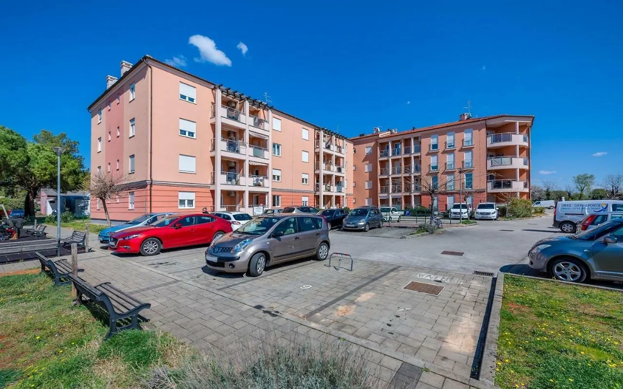 Laura House With Apartment Umag