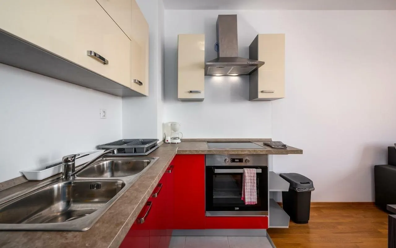 Laura House With Apartment Umag 0*,