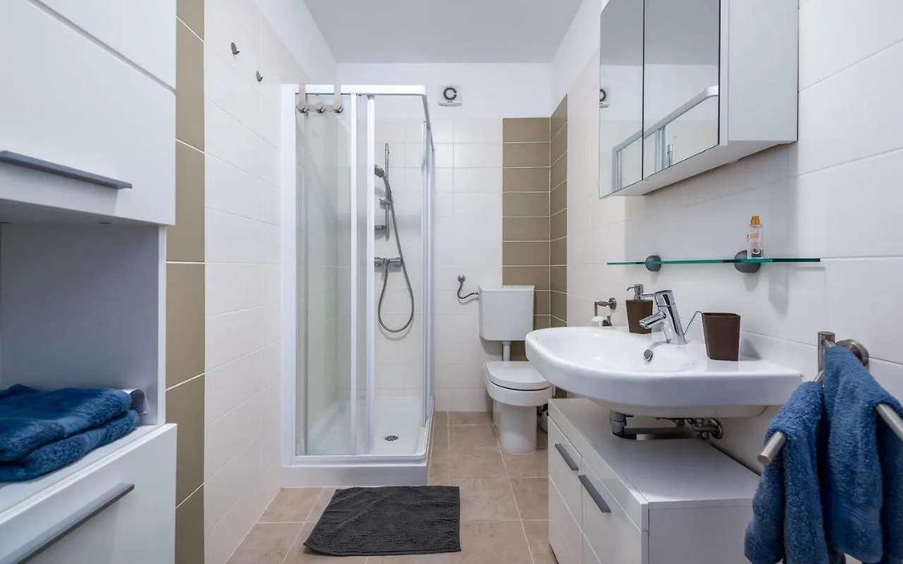 Laura House With Apartment Umag